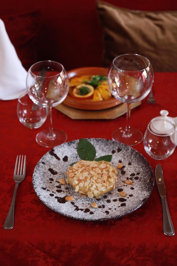 Hotel Kenzi Rose Garden Marrakesh Exterior foto A typical Portuguese table setting
