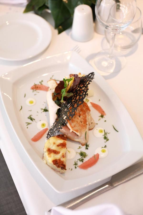 Hotel Kenzi Rose Garden Marrakesh Exterior foto A prepared dish of halibut