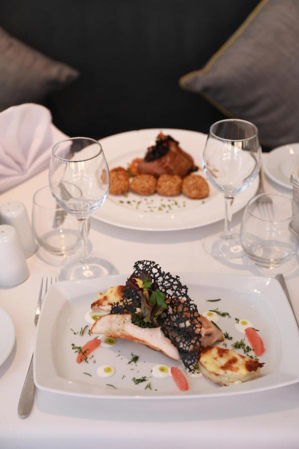 Hotel Kenzi Rose Garden Marrakesh Exterior foto A typical meal at a restaurant