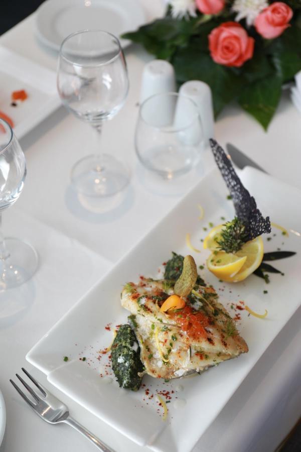 Hotel Kenzi Rose Garden Marrakesh Exterior foto A fish dish
